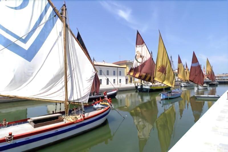 Hotel Trevi Cesenatico Luaran gambar