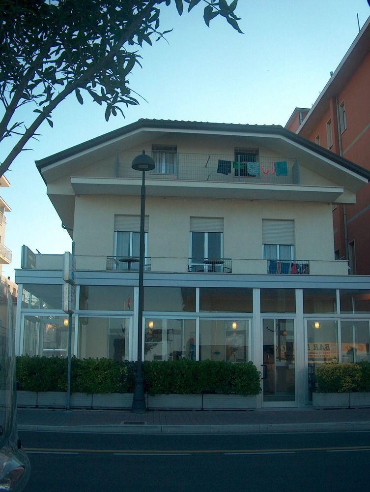 Hotel Trevi Cesenatico Luaran gambar