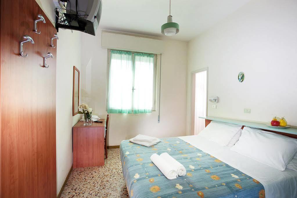 Hotel Trevi Cesenatico Luaran gambar